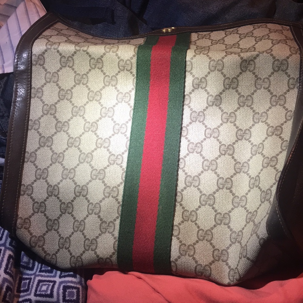 Gucci bag barely used in great condition - Picture 3 of 4